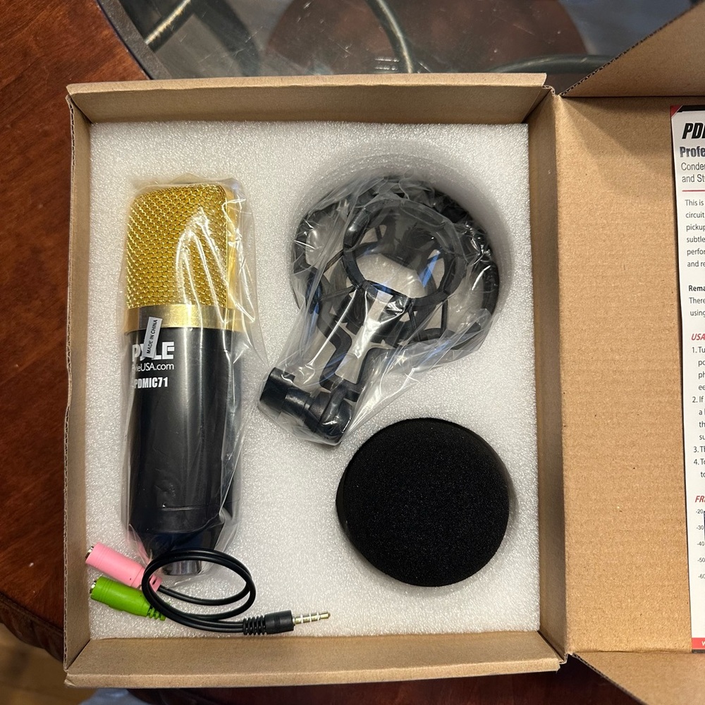 Pyle Gold and Black Microphone Kit